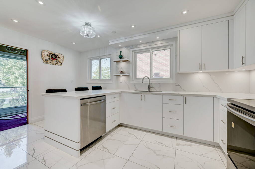 U-shaped-kitchen-renovation-Scarborough