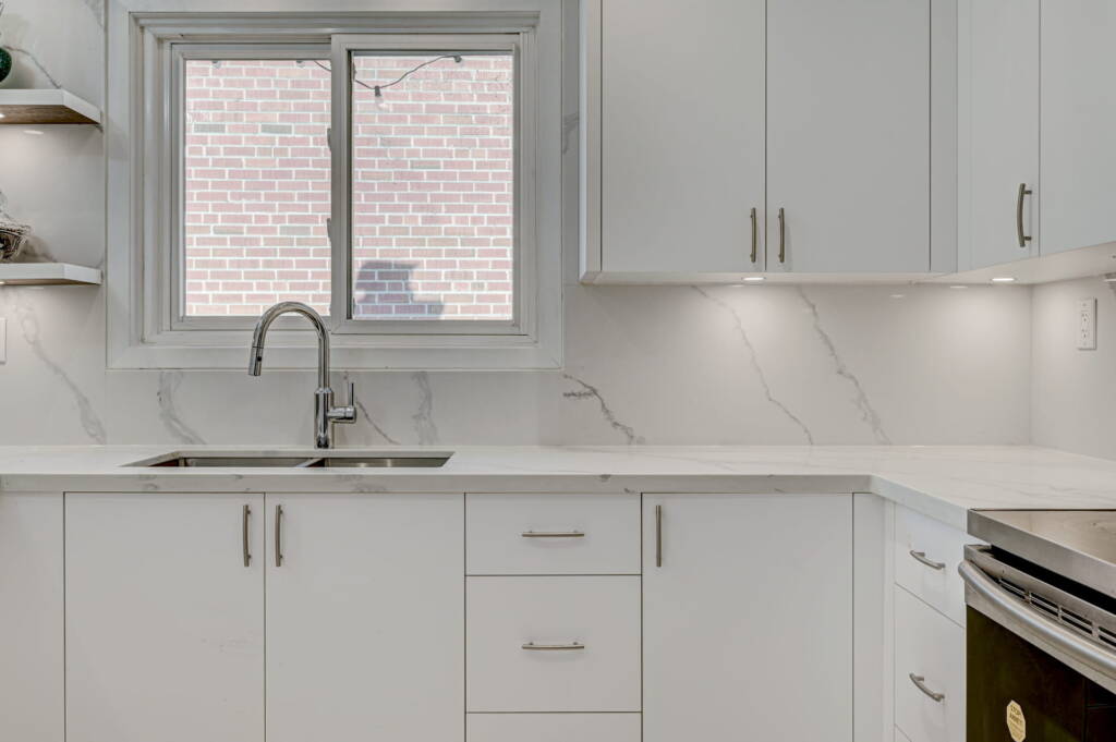 kitchen-sink-and-kitchen-cabinets