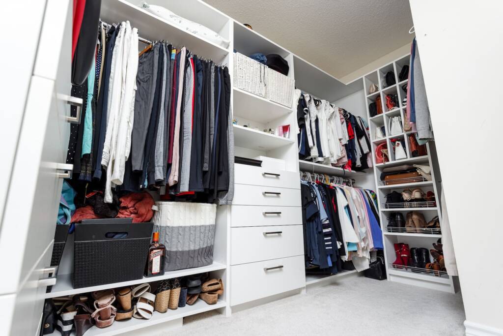 walk-in-closet-storage-bedroom